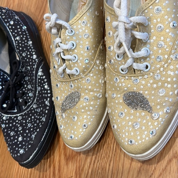 Vintage Cache bundle of 2 hand painted embellished sneakers women’s size 7 - Picture 14 of 16